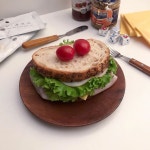 ᴄʜᴀ ᴄʜᴀ님: “⠀ ⠀ 호밀빵에 닭가슴살햄, 치즈 , 카이피라 무설탕 딸기잼, 홀그레인머스타드 !🥪 ⠀ 샌드위치만 먹으면 배고플... 