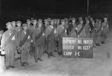본국으로의 송환을 기다리는 포로. POWs of Korean War wait for repatriation. | Military images, Korean war, History