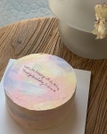 코이크 on Instagram: “단순하지만 톤앤톤으로 얇게 겹겹이 쌓아 올인 이 케이크는 정말 특별해요. 화려하고 귀여운 케이크보다... 