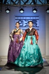 2012년 한국의상 백옥수가 선보인 한복의 치마 저고리 입니다. 양단 소재의 치마,저고리- 저고리는 다른 여... | 전통 드레스, 드레스, 한국 전통... 