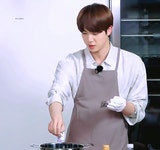 더쿠 - 방탄 진덬 달방 요리컨텐츠 좋은이유가 요리하는모습도 좋은데