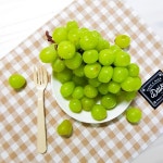 #정아_받았다그램  인하네 농장에서 받은 샤인머스캣 그동안 얘기는 많이 들어서 궁금했는데 4송이가 왔다 처음 먹어보는 샤인머스캣 일반 포도와... 