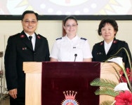 구세군 사관학교에 입학한다. 커닝햄 부교는 29일 투산의 구세군 교인들 참석하는 송별연합예배를 끝으로 투산을 떠나 학교로 간다.... 