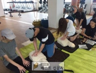 안동시학교밖청소년지원센터는 학교 밖 청소년 11명을 대상으로 25일 안동시수상스포츠센터에서 카누 체험과 심폐소생술 및 수상 안전교육을... 