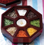 Korean specialty made up of eight different kinds of vegetables and meats, placed in the outer eight sec… | 건강식, 한식, 접시