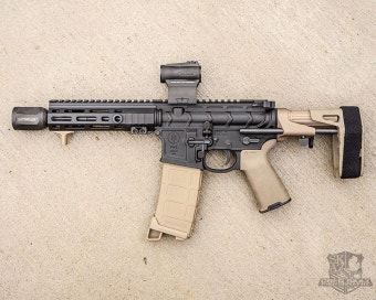 AR-15에 있는 필리아님의 핀 - 2020