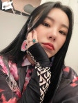 훔치다가 경찰서 왔어요,,,, 근데 어라라? 휘인이가 옆에 있는 거예요 왜냐고 물어보니까 정휘인 얼굴 항상 열일해서 주 52시간... 