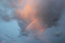 오스트레일리아 퀸즐랜드에서 촬영된 해질녘 구름무지개. 2017년 8월 21일 게시됐다. 사진 Michael B Davis... 