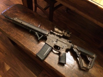 AR-15에 있는 필리아님의 핀 | 군대