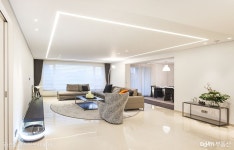 절제미와 홈스타일링으로 꽃피운 럭셔리하우스 - Daum 부동산 인테리어 | 인테리어, 집, 부동산