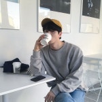 2,178 Likes, 2 Comments - 룸 301 (@room301.kr) on Instagram: “편하게 입기 좋은 LA 맨투맨 입니다 ” | Kore tarzı
