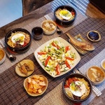 돌솥비빔밥 했어요 고추참치랑 무말랭이도넣었어요 참기름둘러 살짝눌려  따뜻하니 맛나요... 먹어야겠어요^^ … | 두부 샐러드, 밥, 음식 요리법