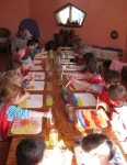 Kindergarden students painting at Orana Steiner School in Canberra, Australia | 발도르프 유치원, 유치원