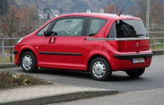 Peugeot 1007 -Tivemos um deste na França em 2008 e 2009 | Peugeot 1007, Peugeot, Car pictures