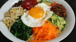 Bibimbap (비빔밥) & Dolsot-bibimbap (돌솥비빔밥) | Bibimbap, Maangchi recipes, Korean dishes