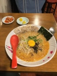 부경대 앞에 있는 오이시 라는 일본 라멘 가게. 가격은 4500원(현금 계산만 됨) 이지만 맛은 1만원 같음. 한우로 우린 국물이 끝내줘요~~ | 라멘... 