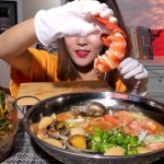 [Dorothy]도로시 on Instagram: “#송주불칼국수 #도로시먹방 #youtuber #Dorothy #mukbang #koreanfoods” | 식품 아이디어