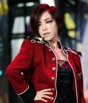 숏컷+볼륨매직. 옆머리들이 확실히 비대칭이고 길이가 많이 다름.