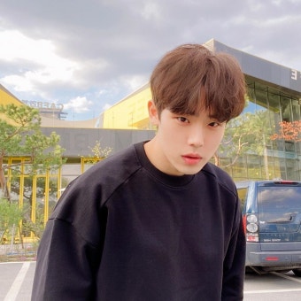 최시훈 • Choi Sihun on Instagram: “행복한 전지훈련 아니였습니까 #트리플미 #전지훈련” - 2020 | 얼굴 사진, 행복한, 얼굴