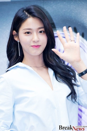 어제자 타임스퀘어 설현 - 스퀘어 카테고리 | 유명인, 연예인, 여신