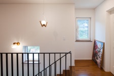 1층과 2층 총 2개의 층으로 나눠져 있으며,  1층: AV룸, 거실, 주방, 식당, 다용도실, 화장실, 보일러실, 현관 2층: 드레스룸, 방1, 방2, 세탁실... 