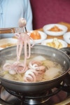 금정식품((주)원풍청주공장) | [땅이야기 맛이야기] 충남(2) 태안의 바다를 머금은 박속밀국낙지탕, 원풍식당 | 식품 아이디어, 음식 음료, 음식