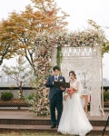 Instagram의 [꿈을만드는공방 위클리제이]님: “사랑하는 동생의 야외결혼식 👰🏻✨ . #꿈을만드는공방 스타일의 사랑스러운 야외웨딩을... 