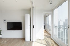 화이트 우드 톤의 조화가 아름다운 25평 아파트 인테리어 : 수원 정자동 삼환나우빌 - 2020 | 인테리어, 아파트, 아름다운