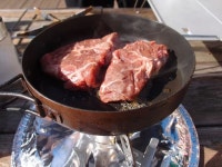 [장작 냄새로 그득한 몽마르뜨 캠핑존 펜션 후기] | Food, Pork