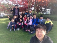 함께 하는 교회 공동체 사람들  수묵담채화 | Soccer field, Field, Soccer