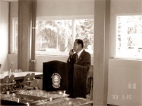 현재 위치인 주안공단 사업장에서 행사 축사중이신 회장님 (2003년)