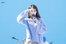 180930 홀가분마켓 아이유 | Fashion, Sweaters, Turtle neck