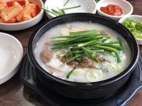 새벽4시까지 마시고 놀고~ 이게 얼마만인지. . 달리고 난 다음날은 해장국 먹어줘야죠. 울동네 맛집 #순대국 으로 속…” - 2020 | 난