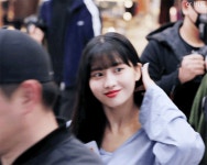 출국하는 모모 사나 지효 | 연예인, 금발, 노래방