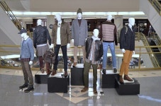 From casual to dressy by @427visual #retaillife #display #menswear #visualmerchandiser #visualmerchandising #vmlife #nordstrom...