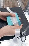 티파니앤코 리본 포장하는 법.gif