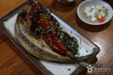 제철을 맞아 통통하게 살이 오른 삼치의 보드라운 속살, 인천 삼치구이