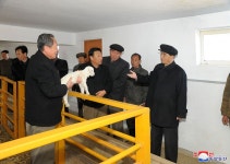 박봉주동지 원산갈마해안관광지구건설장과 세포지구 축산기지 현지료해