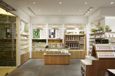 이니스프리 명동 플래그십 스토어 -innisfree Flagship Store Open in Myeongdong | Retail design, Store design, Iron furniture