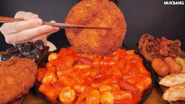 ASMR MUKBANG | Spicy Tteokbokki & Fried Squid Cheese Cutlet Dumpling EATING 떡볶이 오징어튀김 김말이 순대 분식 먹방 - YouTube... 