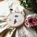 broderie #刺しゅう #flower #ミンネ #minne #花刺繍#刺繍作家 #ポーチ#花柄#ハンドメイド#手芸#通帳ポーチ#チクチク#刺繍枠(이미지 포함) | 자수