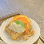 stay warm / cafe บน Instagram: “골목안에 있던 작은 카페 , 오렌지 크럼블 넘 맛있자나요 🍊🧡” in 2020