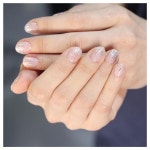 은은한 #글리터그라데이션 속에 라인글리터가 쏘옥... 좋아요 #unistella #유니스텔라 #gradationnail #glitternail #line_glitter | 네일... 