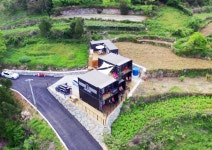 유니박스 Namhae Container Pension 남해 펜션투민 73voyage | Earthship home, Deck canopy, Panoramic views