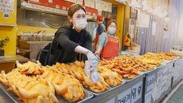 하루 100마리씩 하루종일 튀기는 세가족 통닭집┃Crispy fried chicken - Korean street food - YouTube | 식품 아이디어, 한국... 