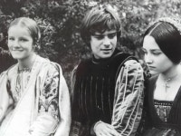 Arabella Earle, Leonard Whiting and Olivia Hussey on set of Romeo and Juliet in Cinecitta | 로미오와 줄리엣, 여신