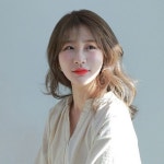 강남역 미용실 라블룸헤어 지유 입니다  첫 사진부터 너어~무 예쁘죠?  오늘 모델분은 저희 라블룸 한별 팀장님이랍니다 ㅎ.ㅎ   햇살이 들어오는... 