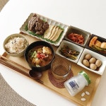 오늘 저녁은 된찌 끓이고 소고기 굽굽❤️ . 더워지는 날씨만큼 옷차림은 가벼워지는데 몸뚱이는 아직 무겁고요😭 하루 3알 섭취로 체지방 감소... 