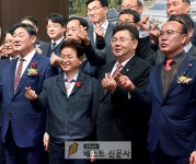 종합건설부문 (주)특수개발 등 수상자 10명   도 건설 5개 단체...이웃사랑 따뜻한 마음 담은 성금 56,638천원 쾌척   지역… | 기자, 건설, 문화