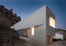 Casa en la ladera de un castillo Ayora, Valencia / Spain / 2010 | 스페인 건축, 모던 건축, 현대 건축